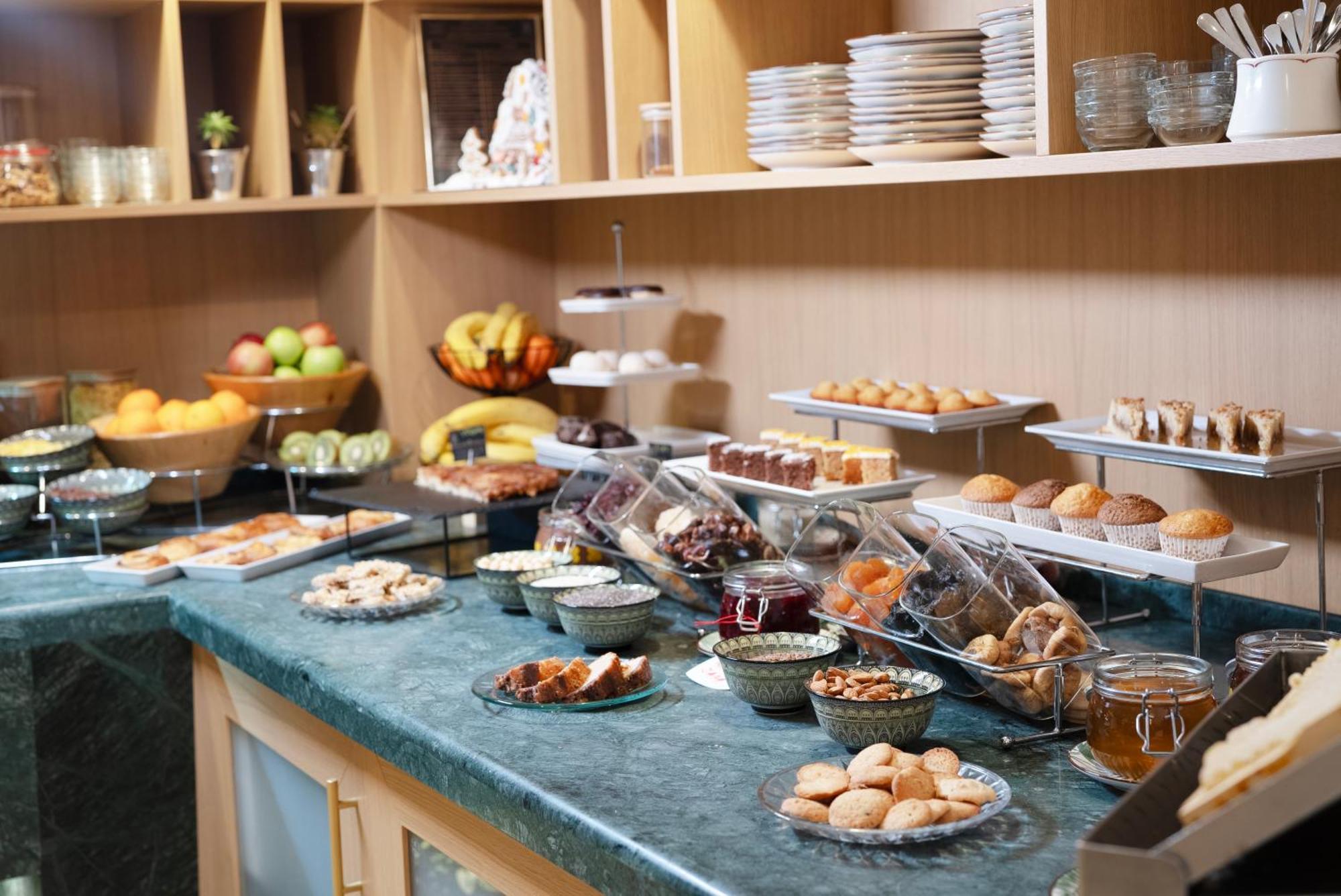 Maison Sofia - Mgallery Exteriör bild A buffet at a hotel